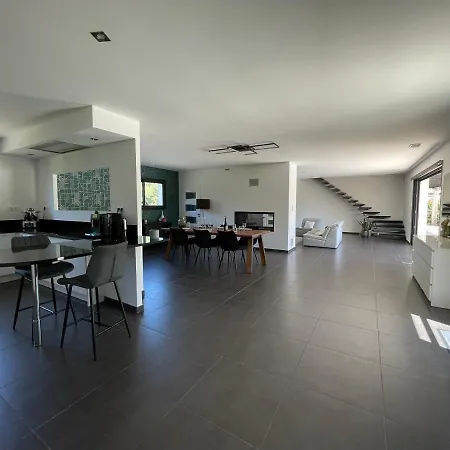 빌라 Artos - Piscine - 300 M2