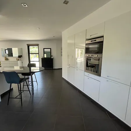 빌라 Artos - Piscine - 300 M2