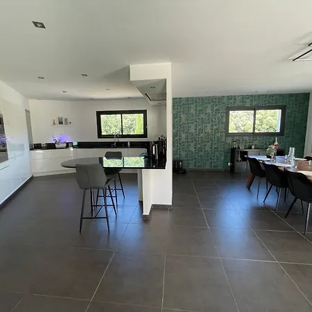 빌라 Artos - Piscine - 300 M2