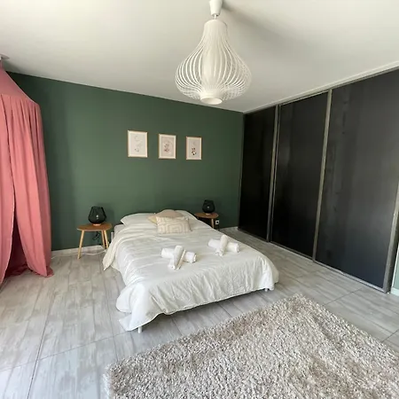 빌라 Artos - Piscine - 300 M2 *